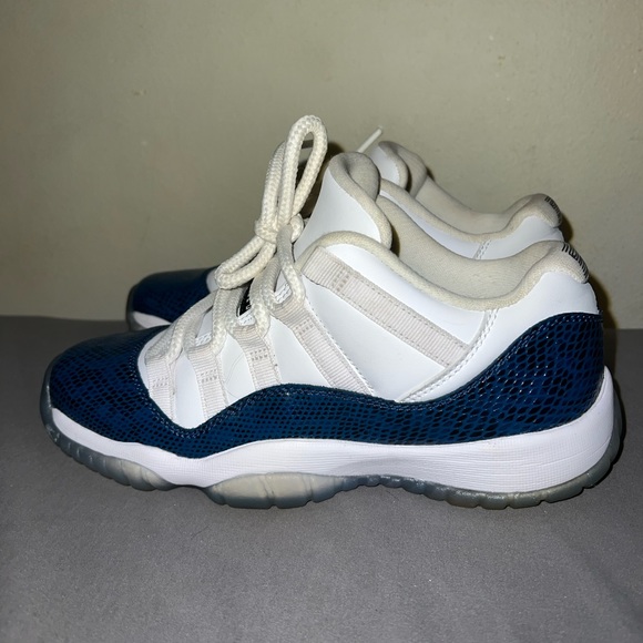 Jordan 11 Low - Picture 3 of 11